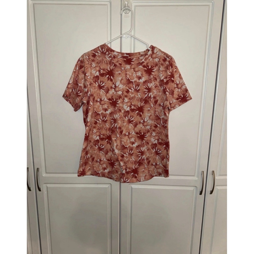 D & Co Women's Red Coral White Floral Short Sleeve Round Neck Blouse Size Medium